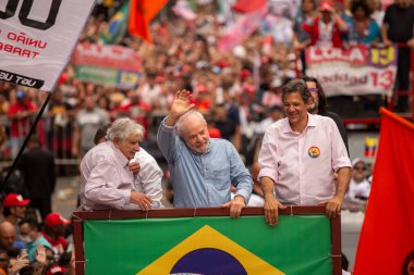SO PAULO (SP), 10-29-2022 Lula, Alckmin ve Haddad Av 'da bir yürüyüşe katıldılar. Paulista, SP, bu Cumartesi öğleden sonra (29) ve eski Uruguay Cumhurbaşkanı Jos Mujica 'nın özel katılımıyla