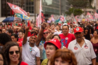 SO PAULO (SP), 10-29-202Lula, Alckmin ve Haddad Av 'a yapılan yürüyüşe katıldılar. Paulista, SP, bu Cumartesi öğleden sonra (29) ve eski Uruguay Cumhurbaşkanı Jos Mujica 'nın özel katılımıyla