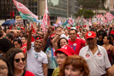 SO PAULO (SP), 10-29-202Lula, Alckmin ve Haddad Av 'a yapılan yürüyüşe katıldılar. Paulista, SP, bu Cumartesi öğleden sonra (29) ve eski Uruguay Cumhurbaşkanı Jos Mujica 'nın özel katılımıyla