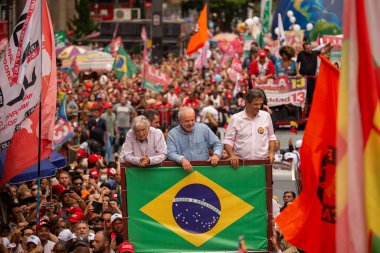 SO PAULO (SP), 10-29-2022 Lula, Alckmin ve Haddad Av 'da bir yürüyüşe katıldılar. Paulista, SP, bu Cumartesi öğleden sonra (29) ve eski Uruguay Cumhurbaşkanı Jos Mujica 'nın özel katılımıyla