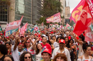 SO PAULO (SP), 10-29-202Lula, Alckmin ve Haddad Av 'a yapılan yürüyüşe katıldılar. Paulista, SP, bu Cumartesi öğleden sonra (29) ve eski Uruguay Cumhurbaşkanı Jos Mujica 'nın özel katılımıyla