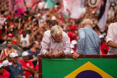 SO PAULO (SP), 10-29-2022 Lula, Alckmin ve Haddad Av 'da bir yürüyüşe katıldılar. Paulista, SP, bu Cumartesi öğleden sonra (29) ve eski Uruguay Cumhurbaşkanı Jos Mujica 'nın özel katılımıyla