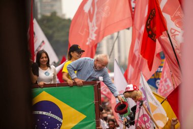 SO PAULO (SP), 10-29-2022 Lula, Alckmin ve Haddad Av 'da bir yürüyüşe katıldılar. Paulista, SP, bu Cumartesi öğleden sonra (29) ve eski Uruguay Cumhurbaşkanı Jos Mujica 'nın özel katılımıyla