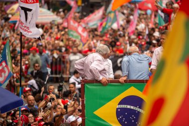 SO PAULO (SP), 10-29-2022 Lula, Alckmin ve Haddad Av 'da bir yürüyüşe katıldılar. Paulista, SP, bu Cumartesi öğleden sonra (29) ve eski Uruguay Cumhurbaşkanı Jos Mujica 'nın özel katılımıyla