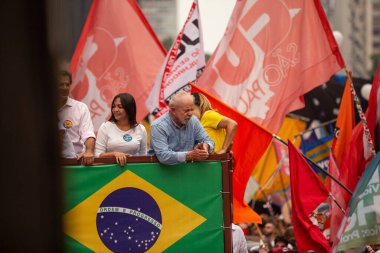 SO PAULO (SP), 10-29-2022 Lula, Alckmin ve Haddad Av 'da bir yürüyüşe katıldılar. Paulista, SP, bu Cumartesi öğleden sonra (29) ve eski Uruguay Cumhurbaşkanı Jos Mujica 'nın özel katılımıyla