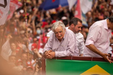 SO PAULO (SP), 10-29-2022 Lula, Alckmin ve Haddad Av 'da bir yürüyüşe katıldılar. Paulista, SP, bu Cumartesi öğleden sonra (29) ve eski Uruguay Cumhurbaşkanı Jos Mujica 'nın özel katılımıyla