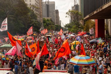 SO PAULO (SP), 10-29-2022 Lula, Alckmin ve Haddad Av 'da bir yürüyüşe katıldılar. Paulista, SP, bu Cumartesi öğleden sonra (29) ve eski Uruguay Cumhurbaşkanı Jos Mujica 'nın özel katılımıyla 