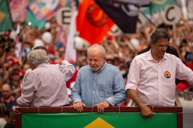 SO PAULO (SP), 10-29-2022 Lula, Alckmin ve Haddad Av 'da bir yürüyüşe katıldılar. Paulista, SP, bu Cumartesi öğleden sonra (29) ve eski Uruguay Cumhurbaşkanı Jos Mujica 'nın özel katılımıyla