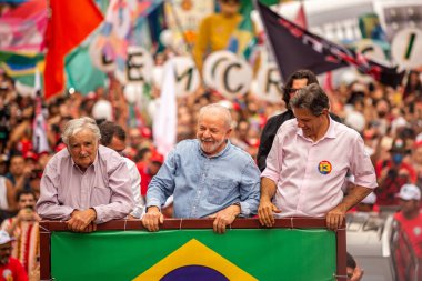 SO PAULO (SP), 10-29-2022 Lula, Alckmin ve Haddad Av 'da bir yürüyüşe katıldılar. Paulista, SP, bu Cumartesi öğleden sonra (29) ve eski Uruguay Cumhurbaşkanı Jos Mujica 'nın özel katılımıyla