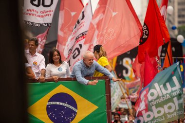 SO PAULO (SP), 10-29-2022 Lula, Alckmin ve Haddad Av 'da bir yürüyüşe katıldılar. Paulista, SP, bu Cumartesi öğleden sonra (29) ve eski Uruguay Cumhurbaşkanı Jos Mujica 'nın özel katılımıyla