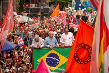 SO PAULO (SP), 10-29-2022 Lula, Alckmin ve Haddad Av 'da bir yürüyüşe katıldılar. Paulista, SP, bu Cumartesi öğleden sonra (29) ve eski Uruguay Cumhurbaşkanı Jos Mujica 'nın özel katılımıyla