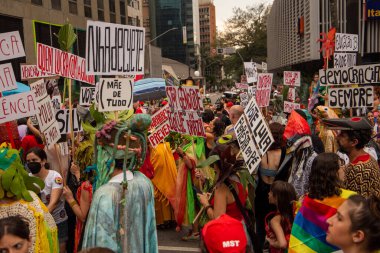 Şehirdeki insanlar,