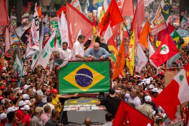 SO PAULO (SP), 10-29-2022 Lula, Alckmin ve Haddad Av 'da bir yürüyüşe katıldılar. Paulista, SP, bu Cumartesi öğleden sonra (29) ve eski Uruguay Cumhurbaşkanı Jos Mujica 'nın özel katılımıyla