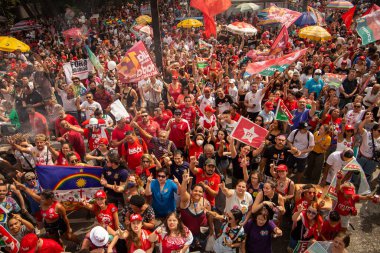 SO PAULO (SP), 10-29-2022 Lula, Alckmin ve Haddad Av 'da bir yürüyüşe katıldılar. Paulista, SP, bu Cumartesi öğleden sonra (29) ve eski Uruguay Cumhurbaşkanı Jos Mujica 'nın özel katılımıyla 