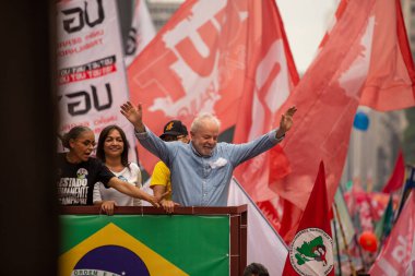 SO PAULO (SP), 10-29-2022 Lula, Alckmin ve Haddad Av 'da bir yürüyüşe katıldılar. Paulista, SP, bu Cumartesi öğleden sonra (29) ve eski Uruguay Cumhurbaşkanı Jos Mujica 'nın özel katılımıyla