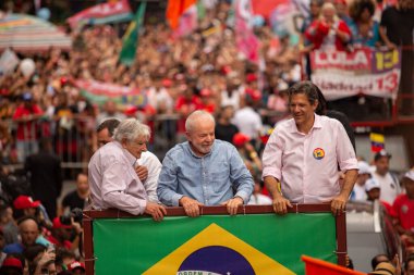 SO PAULO (SP), 10-29-2022 Lula, Alckmin ve Haddad Av 'da bir yürüyüşe katıldılar. Paulista, SP, bu Cumartesi öğleden sonra (29) ve eski Uruguay Cumhurbaşkanı Jos Mujica 'nın özel katılımıyla