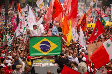 SO PAULO (SP), 10-29-2022 Lula, Alckmin ve Haddad Av 'da bir yürüyüşe katıldılar. Paulista, SP, bu Cumartesi öğleden sonra (29) ve eski Uruguay Cumhurbaşkanı Jos Mujica 'nın özel katılımıyla