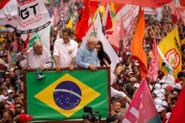 SO PAULO (SP), 10-29-2022 Lula, Alckmin ve Haddad Av 'da bir yürüyüşe katıldılar. Paulista, SP, bu Cumartesi öğleden sonra (29) ve eski Uruguay Cumhurbaşkanı Jos Mujica 'nın özel katılımıyla