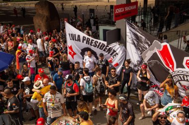 SO PAULO (SP), 10-29-2022 Lula, Alckmin ve Haddad Av 'da bir yürüyüşe katıldılar. Paulista, SP, bu Cumartesi öğleden sonra (29) ve eski Uruguay Cumhurbaşkanı Jos Mujica 'nın özel katılımıyla 