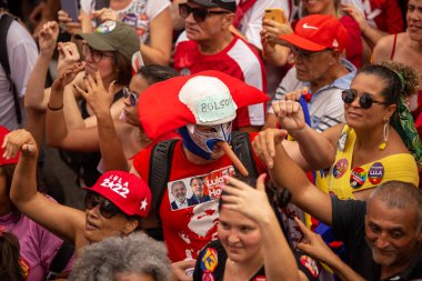 SO PAULO (SP), 10-29-2022 Lula, Alckmin ve Haddad Av 'da bir yürüyüşe katıldılar. Paulista, SP, bu Cumartesi öğleden sonra (29) ve eski Uruguay Cumhurbaşkanı Jos Mujica 'nın özel katılımıyla