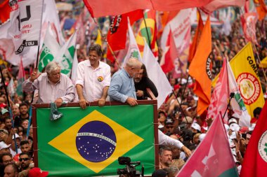 SO PAULO (SP), 10-29-2022 Lula, Alckmin ve Haddad Av 'da bir yürüyüşe katıldılar. Paulista, SP, bu Cumartesi öğleden sonra (29) ve eski Uruguay Cumhurbaşkanı Jos Mujica 'nın özel katılımıyla