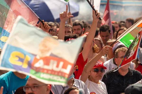 SO PAULO (SP), 10-29-2022 Lula, Alckmin ve Haddad Av 'da bir yürüyüşe katıldılar. Paulista, SP, bu Cumartesi öğleden sonra (29) ve eski Uruguay Cumhurbaşkanı Jos Mujica 'nın özel katılımıyla 