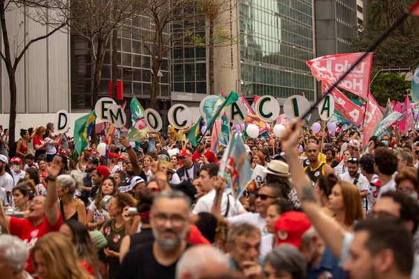Paulo 2022Lula Alckmin Haddadは4月の行進に参加した パウリスタ 今週土曜日の午後 と元ウルグアイ大統領ジョス ムヒカの特別参加 — ストック写真