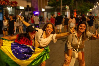 SO PAULO (SP), 10 / 30 / 2022Bu Pazar gecesi Avenida Paulista 'da toplanan seçmenler, Luiz Incio Lula da Silva' nın (PT) cumhurbaşkanlığına zaferini kutladı..