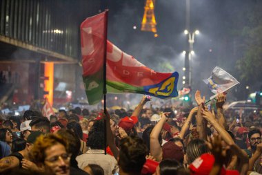SO PAULO (SP), 10 / 30 / 2022Bu Pazar gecesi Avenida Paulista 'da toplanan seçmenler, Luiz Incio Lula da Silva' nın (PT) cumhurbaşkanlığına zaferini kutladı..