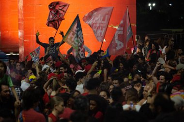 SO PAULO (SP), 10 / 30 / 2022Bu Pazar gecesi Avenida Paulista 'da toplanan seçmenler, Luiz Incio Lula da Silva' nın (PT) cumhurbaşkanlığına zaferini kutladı..