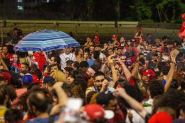 SO PAULO (SP), 10 / 30 / 2022Bu Pazar gecesi Avenida Paulista 'da toplanan seçmenler, Luiz Incio Lula da Silva' nın (PT) cumhurbaşkanlığına zaferini kutladı..
