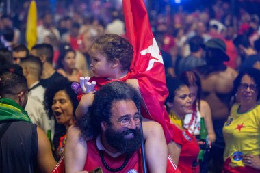 SO PAULO (SP), 10 / 30 / 2022Bu Pazar gecesi Avenida Paulista 'da toplanan seçmenler, Luiz Incio Lula da Silva' nın (PT) cumhurbaşkanlığına zaferini kutladı..