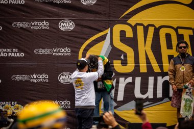 PAULO, BRAZIL - NOVEMBER 06, 20215th Virada Esportiva de So Paulo, dünyanın en büyük paten yarışı, birkaç ekstrem spor, Slackline ve Highline 'ın katılımıyla, 7 yıldan fazla bir süre sonra başkente geri dönüyor.. 