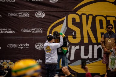 PAULO, BRAZIL - NOVEMBER 06, 20215th Virada Esportiva de So Paulo, dünyanın en büyük paten yarışı, birkaç ekstrem spor, Slackline ve Highline 'ın katılımıyla, 7 yıldan fazla bir süre sonra başkente geri dönüyor.. 