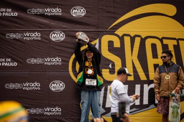 PAULO, BRAZIL - NOVEMBER 06, 20215th Virada Esportiva de So Paulo, dünyanın en büyük paten yarışı, birkaç ekstrem spor, Slackline ve Highline 'ın katılımıyla, 7 yıldan fazla bir süre sonra başkente geri dönüyor.. 