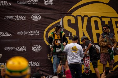 PAULO, BRAZIL - NOVEMBER 06, 20215th Virada Esportiva de So Paulo, dünyanın en büyük paten yarışı, birkaç ekstrem spor, Slackline ve Highline 'ın katılımıyla, 7 yıldan fazla bir süre sonra başkente geri dönüyor.. 