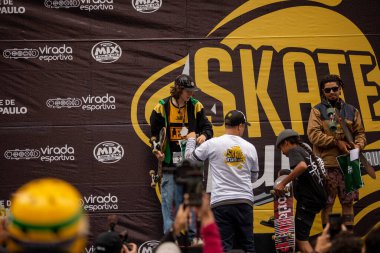 PAULO, BRAZIL - NOVEMBER 06, 20215th Virada Esportiva de So Paulo, dünyanın en büyük paten yarışı, birkaç ekstrem spor, Slackline ve Highline 'ın katılımıyla, 7 yıldan fazla bir süre sonra başkente geri dönüyor.. 