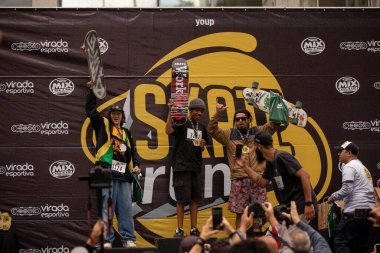 PAULO, BRAZIL - NOVEMBER 06, 20215th Virada Esportiva de So Paulo, dünyanın en büyük paten yarışı, birkaç ekstrem spor, Slackline ve Highline 'ın katılımıyla, 7 yıldan fazla bir süre sonra başkente geri dönüyor.. 