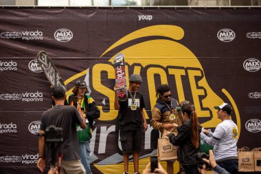 PAULO, BRAZIL - NOVEMBER 06, 20215th Virada Esportiva de So Paulo, dünyanın en büyük paten yarışı, birkaç ekstrem spor, Slackline ve Highline 'ın katılımıyla, 7 yıldan fazla bir süre sonra başkente geri dönüyor.. 