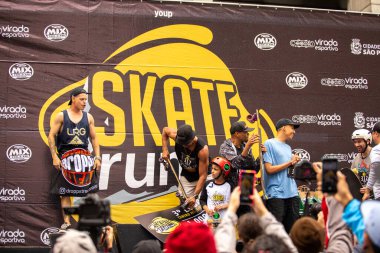 PAULO, BRAZIL - NOVEMBER 06, 20215th Virada Esportiva de So Paulo, dünyanın en büyük paten yarışı, birkaç ekstrem spor, Slackline ve Highline 'ın katılımıyla, 7 yıldan fazla bir süre sonra başkente geri dönüyor.. 