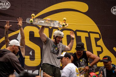 PAULO, BRAZIL - NOVEMBER 06, 20215th Virada Esportiva de So Paulo, dünyanın en büyük paten yarışı, birkaç ekstrem spor, Slackline ve Highline 'ın katılımıyla, 7 yıldan fazla bir süre sonra başkente geri dönüyor.. 