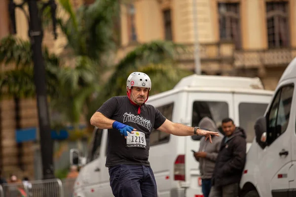 PAULO, BRAZIL - NOVEMBER 06, 20215th Virada Esportiva de So Paulo, dünyanın en büyük paten yarışı, birkaç ekstrem spor, Slackline ve Highline 'ın katılımıyla, 7 yıldan fazla bir süre sonra başkente geri dönüyor.. 