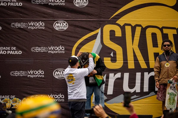PAULO, BRAZIL - NOVEMBER 06, 20215th Virada Esportiva de So Paulo, dünyanın en büyük paten yarışı, birkaç ekstrem spor, Slackline ve Highline 'ın katılımıyla, 7 yıldan fazla bir süre sonra başkente geri dönüyor.. 