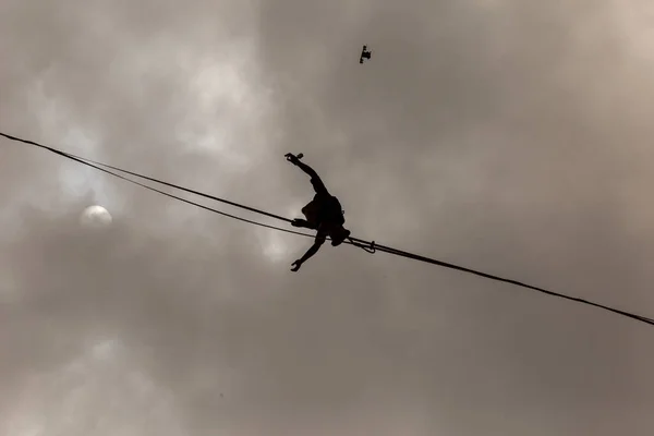 PAULO, BRAZIL - NOVEMBER 06, 20215th Virada Esportiva de So Paulo, dünyanın en büyük paten yarışı, birkaç ekstrem spor, Slackline ve Highline 'ın katılımıyla, 7 yıldan fazla bir süre sonra başkente geri dönüyor.. 