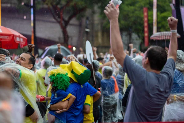 stock image SO PAULO SP, NOVEMBER 28, 2022 Fans at the FIFA Fan Festival in Vale do Anhangaba, central region of So Paulo, during the game between Brazil and Switzerland in the 2022 World Cup in Qatar, this Monday afternoon, 28. 