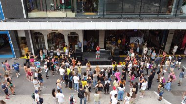 PAULO SP, 11 Aralık 2022, bu Pazar Avenida Paulista hava görüntüsü araçlara kapalıdır ve insanlar her türlü spor dalında çalışmaktadır. 