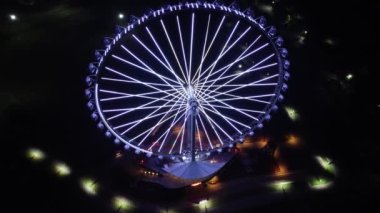 PAULO, BRAZİL 26 ARALIK 2022 Latin Amerika 'daki en büyük dönme dolabın Hava Fotoğrafları Hava Görüntüsü. Resmi adı Roda Rico, So Paulo 'daki Park Cndido Portinari' de çalışıyor..