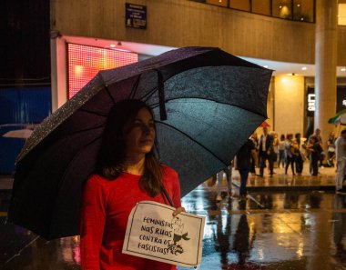 PAULO, BRAZİL MARCH 08, 2023, Uluslararası Kadınlar Günü, hakları için protesto etmek için sokaklara döküldü