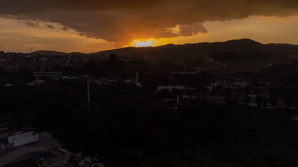 だからパウロ ブラジル 2023年3月24日 ガウルホス市の日没の空中ビュー — ストック写真