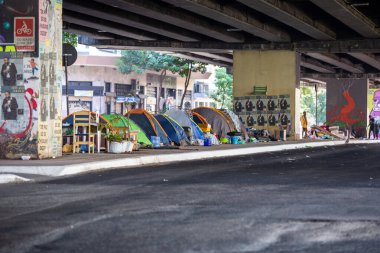 PAULO BRAZIL 03, 2023 So Paulo Belediye Başkanı Ricardo Nunes MDB, bu Cumartesi, 1 Nisan 2023 tarihinde, TJSP Adalet Divanı 'nın evsizler için çadırların kaldırılmasına izin veren kararını anmıştır..